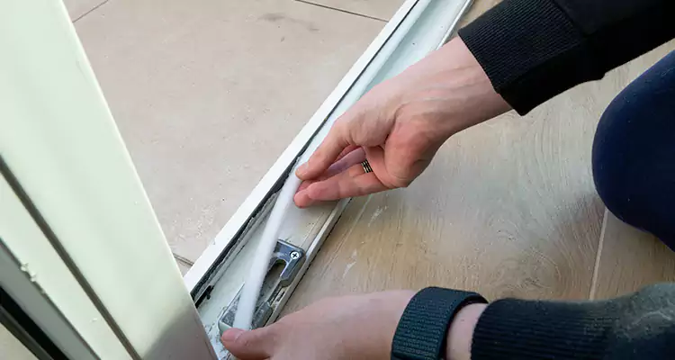 Garage Door Off Track Repair in Aventura, FL